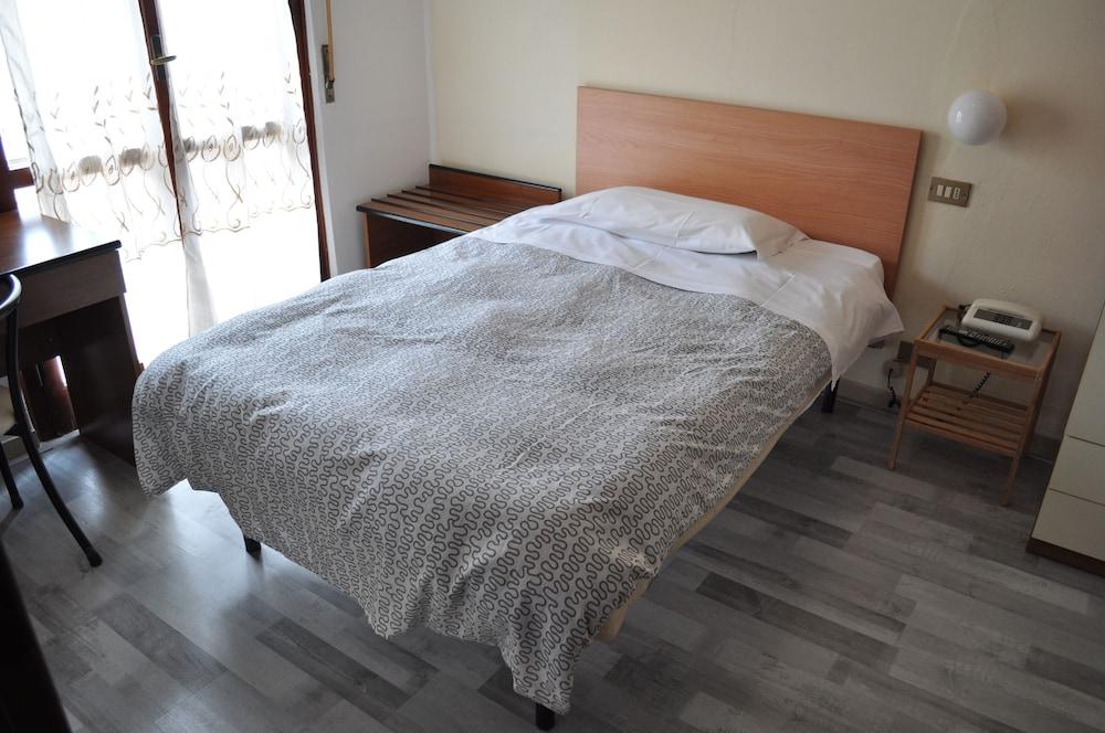 Hotel Cecile Пиза Екстериор снимка