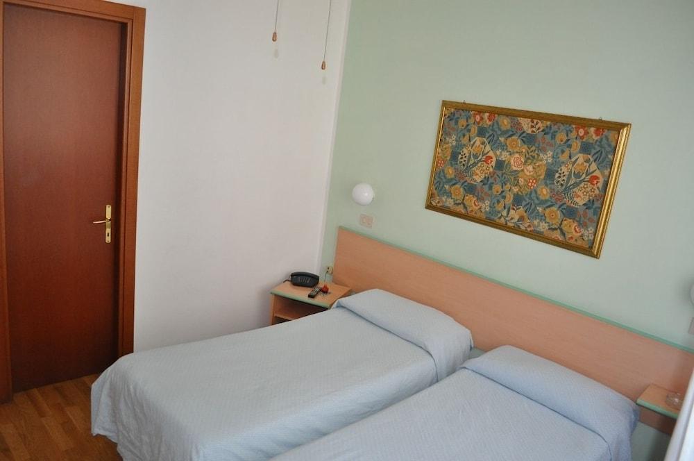 Hotel Cecile Пиза Екстериор снимка