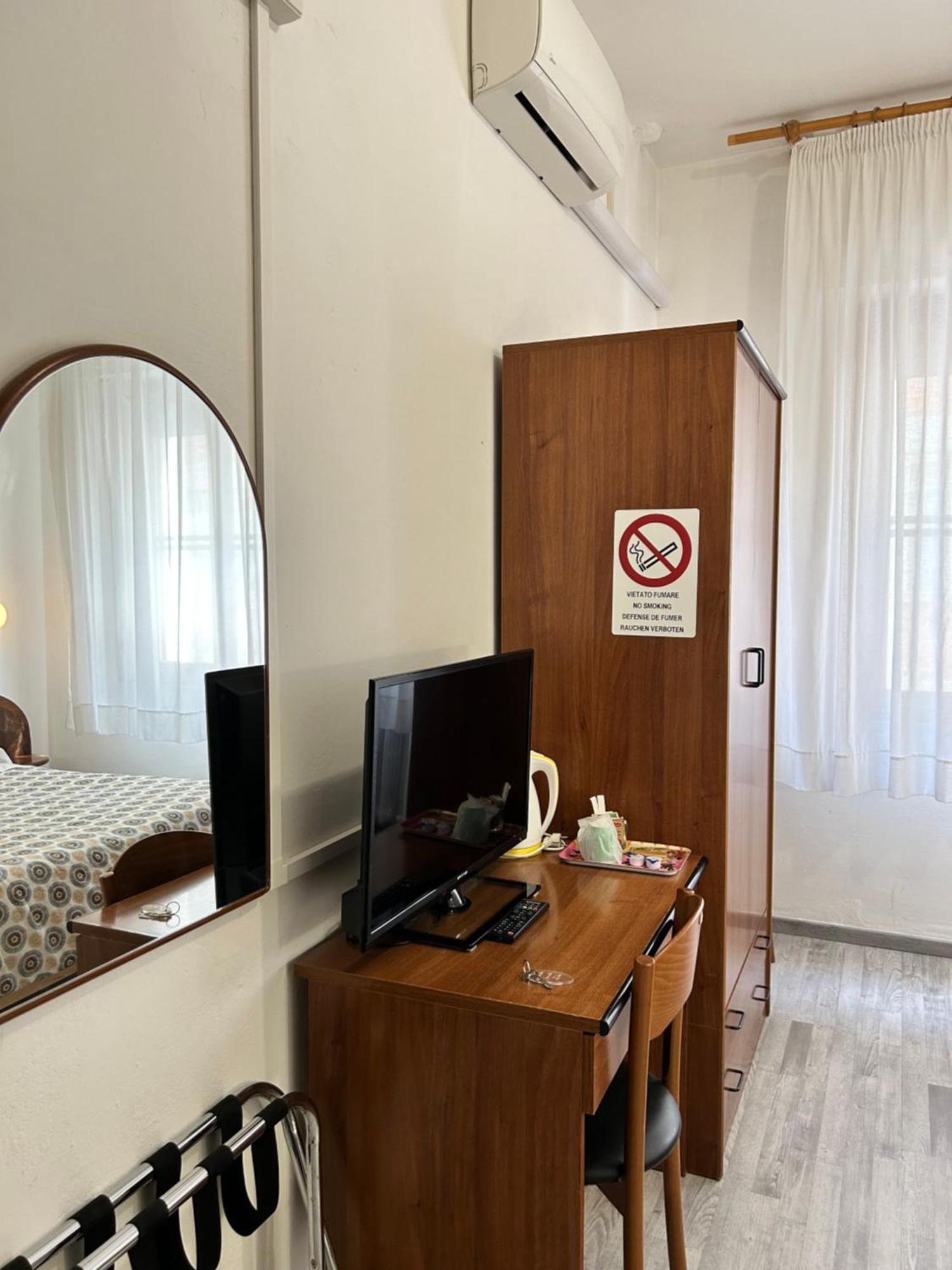 Hotel Cecile Пиза Екстериор снимка