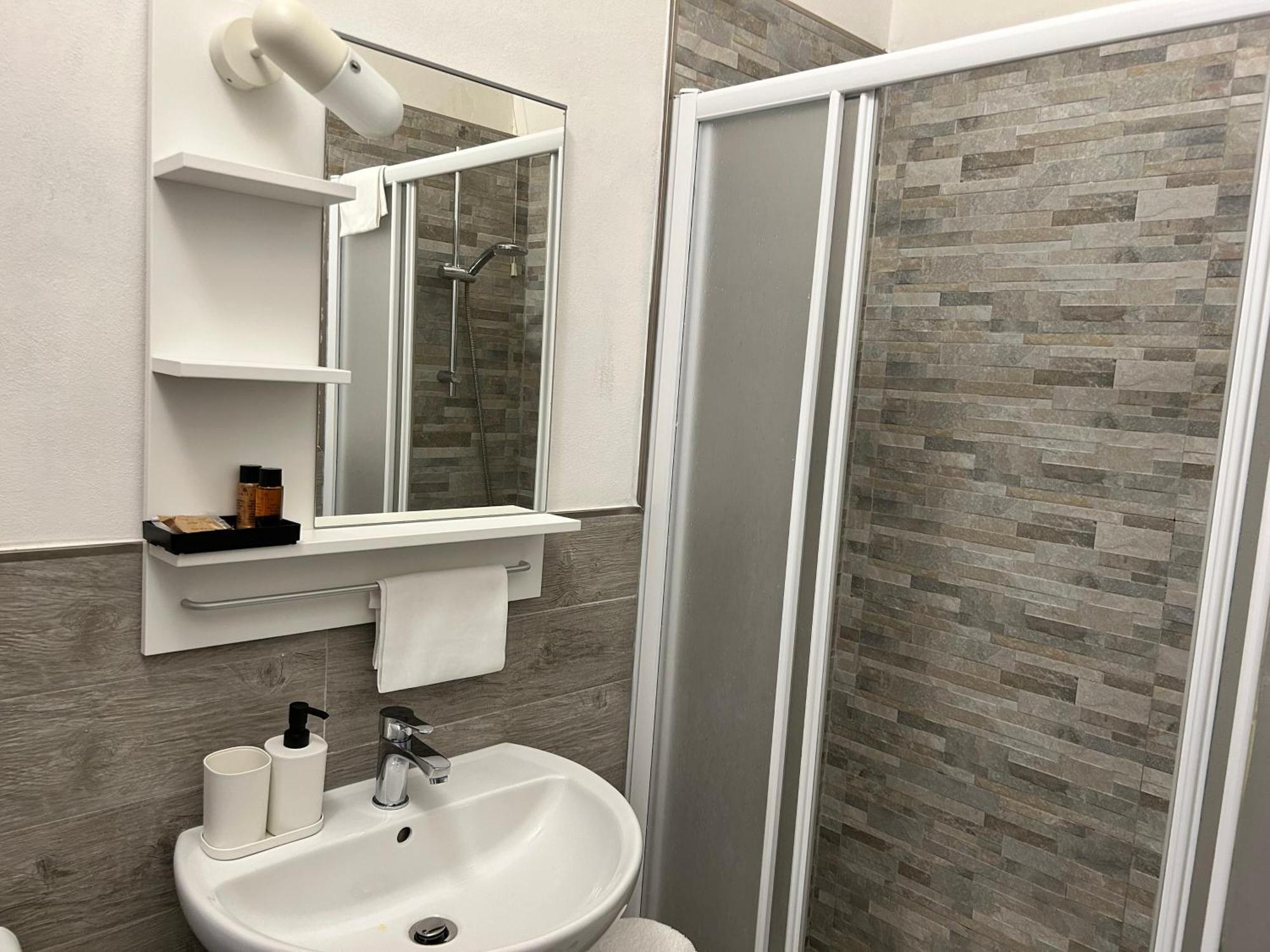 Hotel Cecile Пиза Екстериор снимка
