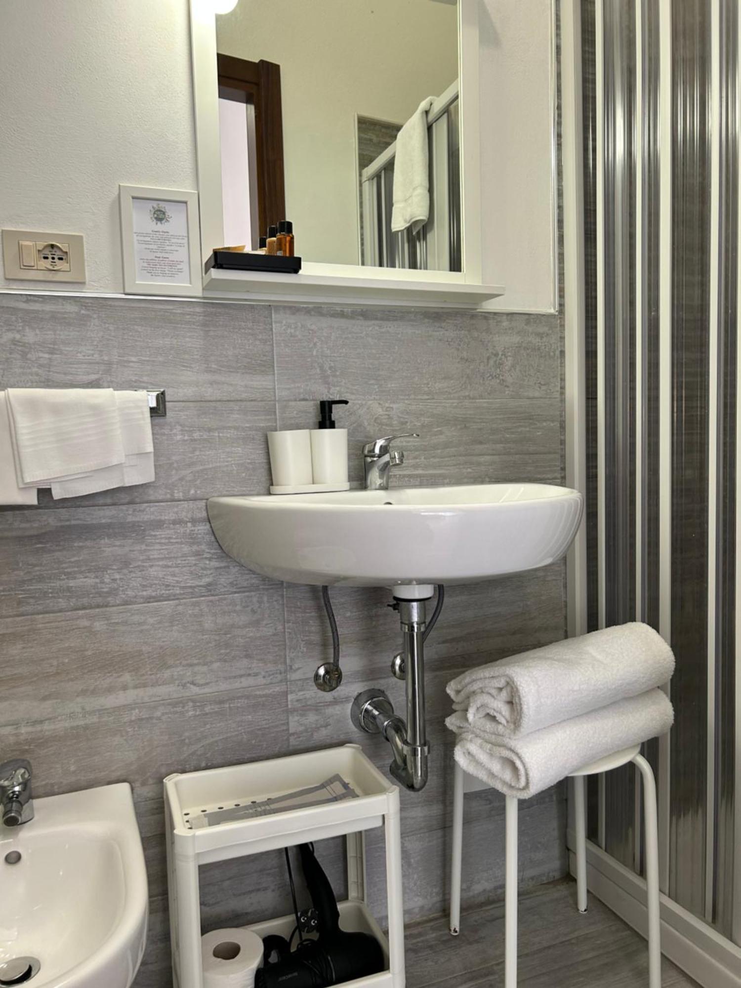 Hotel Cecile Пиза Екстериор снимка