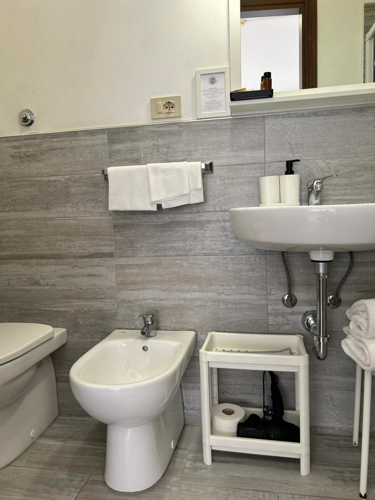 Hotel Cecile Пиза Екстериор снимка