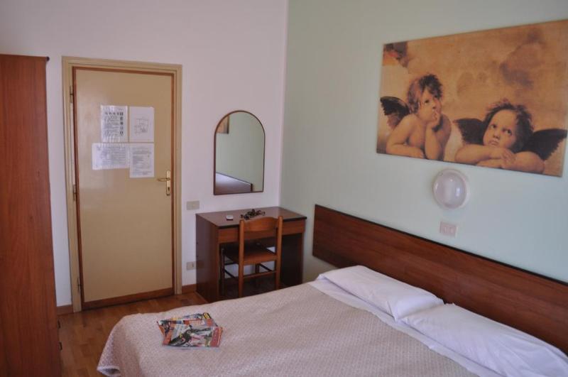 Hotel Cecile Пиза Екстериор снимка